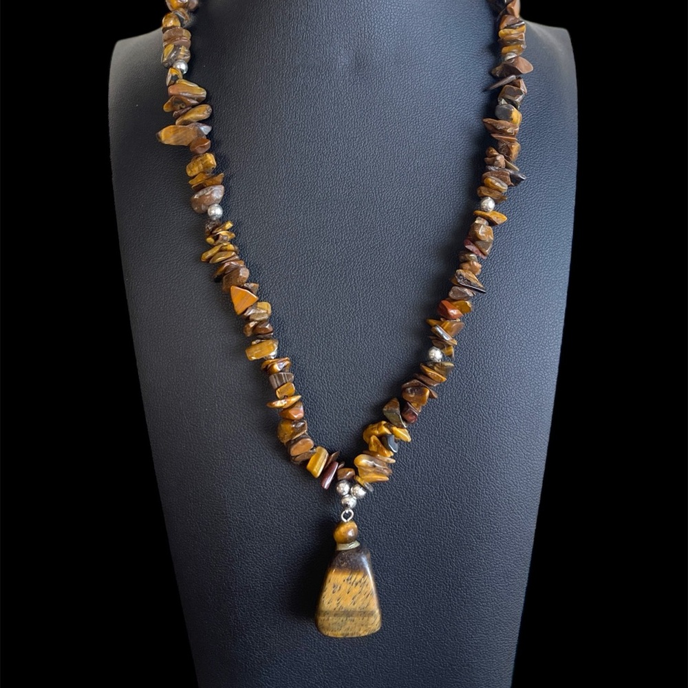 Vintage Tiger’s Eye Chip and Pendant Necklace